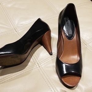 Banana Republic black peeptoe w. Brown round heel